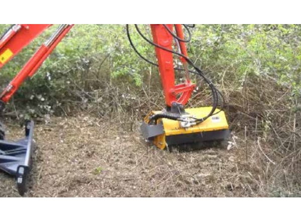 Tocator vegetatie - excavator Femac T3 90 - miniexcavator 2,5 - 5 t. de vanzare